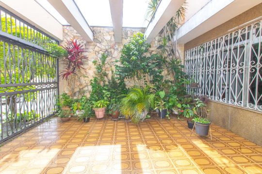 Garagem de casa para alugar com 4 quartos, 255m² em Jardim Piqueroby, São Paulo
