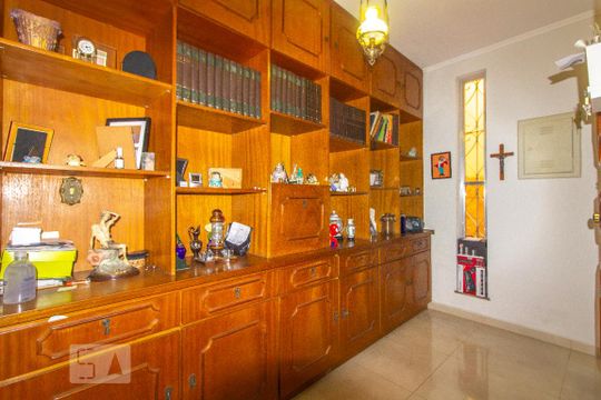 Detalhe Sala de casa para alugar com 4 quartos, 255m² em Jardim Piqueroby, São Paulo