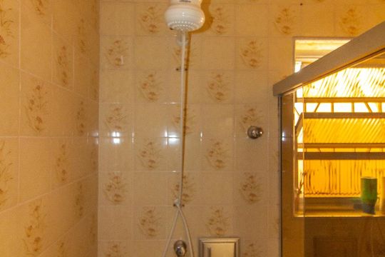 Banheiro Social de casa para alugar com 4 quartos, 255m² em Jardim Piqueroby, São Paulo
