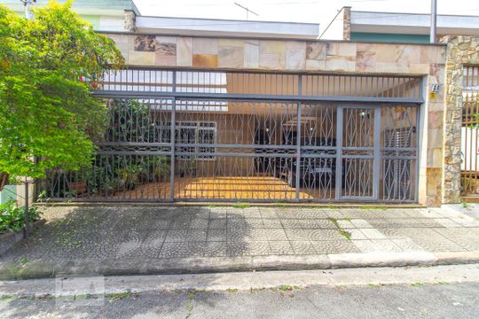 Fachada de casa para alugar com 4 quartos, 255m² em Jardim Piqueroby, São Paulo