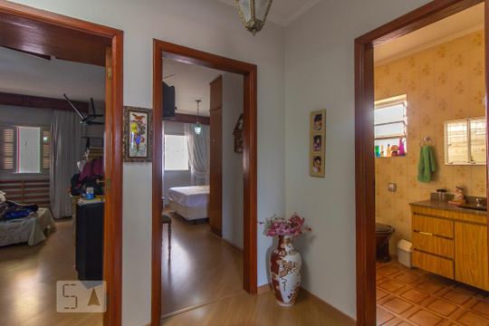 Corredor de casa para alugar com 4 quartos, 255m² em Jardim Piqueroby, São Paulo