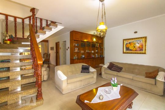 Sala de casa para alugar com 4 quartos, 255m² em Jardim Piqueroby, São Paulo