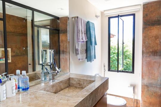 Banheiro da Suíte 1 de casa para alugar com 3 quartos, 700m² em Barro Branco (zona Norte), São Paulo