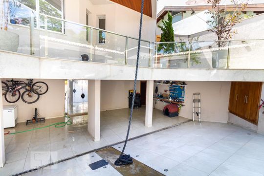 Garagem de casa para alugar com 3 quartos, 700m² em Barro Branco (zona Norte), São Paulo