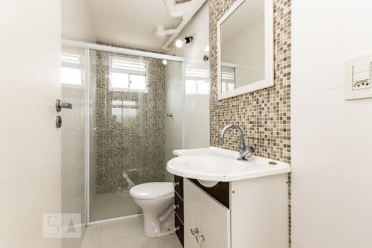 Banheiro  de apartamento à venda com 2 quartos, 48m² em Conjunto Habitacional Padre Manoel de Paiva, São Paulo