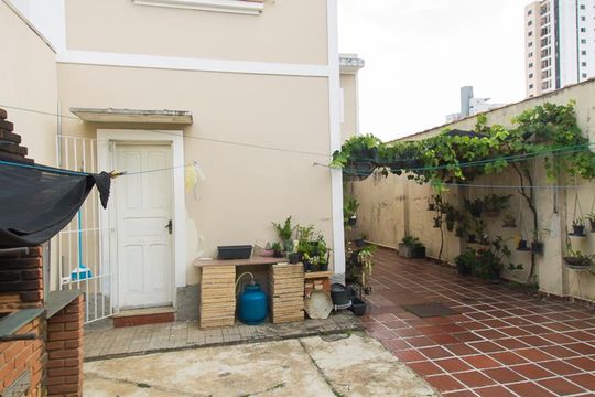 Fachada de casa à venda com 3 quartos, 180m² em Vila Moinho Velho, São Paulo
