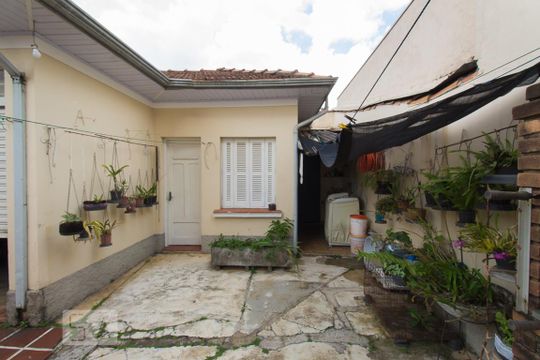 Quintal de casa à venda com 3 quartos, 180m² em Vila Moinho Velho, São Paulo