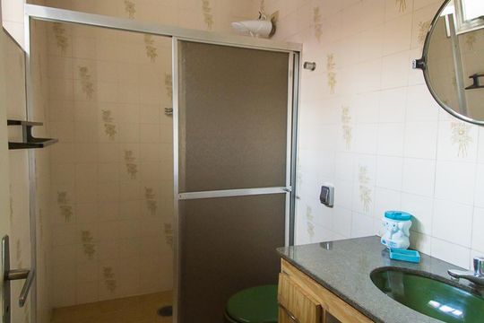 Suíte Banheiro de casa à venda com 3 quartos, 180m² em Vila Moinho Velho, São Paulo