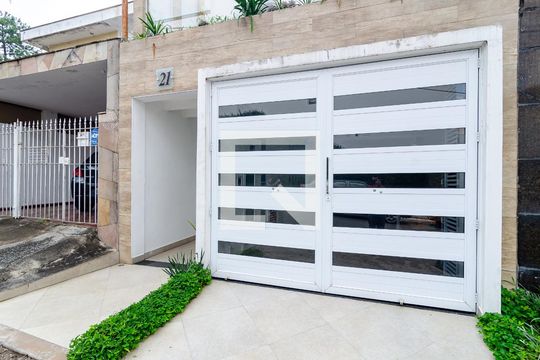 Fachada de casa à venda com 3 quartos, 153m² em Parque Jabaquara, São Paulo