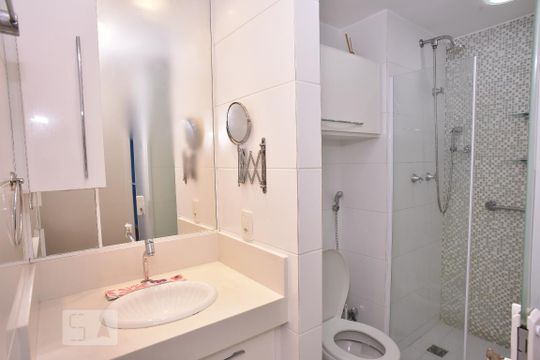 Banheiro de apartamento à venda com 2 quartos, 52m² em Jacarepaguá, Rio de Janeiro