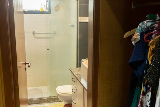 Banheiro do Quarto 3 de apartamento à venda com 3 quartos, 160m² em Tijuca, Rio de Janeiro