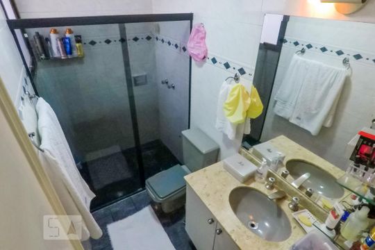 Banheiro de apartamento para alugar com 3 quartos, 384m² em Vila São José, São Paulo
