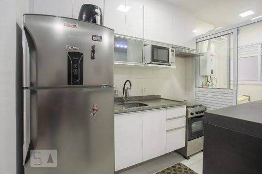 Cozinha de apartamento para alugar com 2 quartos, 58m² em Água Branca, São Paulo