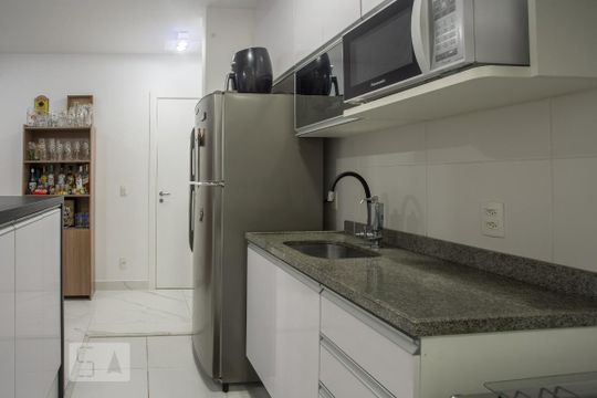 Cozinha de apartamento para alugar com 2 quartos, 58m² em Água Branca, São Paulo