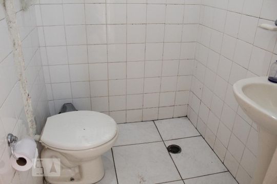 Banheiro de casa para alugar com 1 quarto, 25m² em Jardim das Flores, Osasco