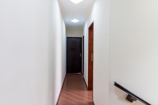 Corredor de casa à venda com 3 quartos, 185m² em Vila Moreira, Guarulhos