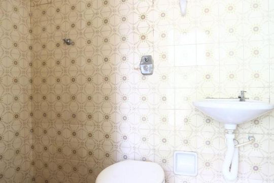 Banheiro de Edícula de casa para alugar com 3 quartos, 238m² em Umuarama, Osasco