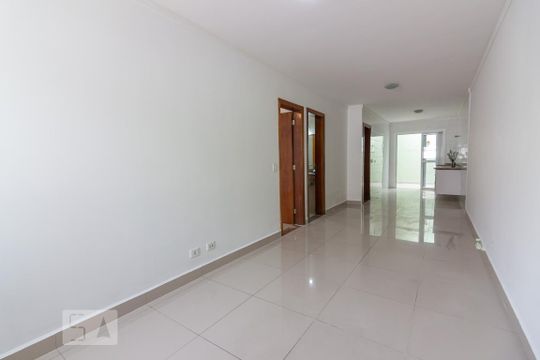 Sala de casa para alugar com 2 quartos, 130m² em Jardim Rizzo, São Paulo