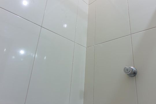 Banheiro de casa para alugar com 2 quartos, 130m² em Jardim Rizzo, São Paulo