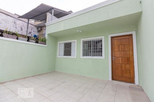 Garagem de casa para alugar com 2 quartos, 130m² em Jardim Rizzo, São Paulo