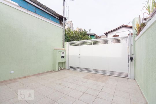Garagem de casa para alugar com 2 quartos, 130m² em Jardim Rizzo, São Paulo