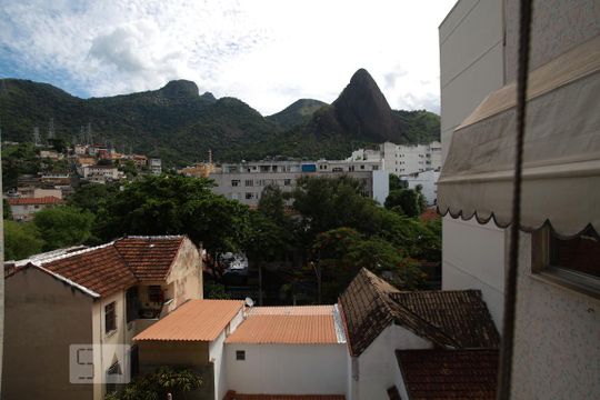 Quarto 1 Vista de apartamento para alugar com 2 quartos, 63m² em Grajau, Rio de Janeiro