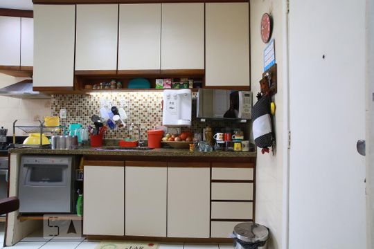Cozinha de apartamento para alugar com 2 quartos, 63m² em Grajau, Rio de Janeiro