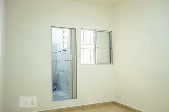 Quarto de casa para alugar com 1 quarto, 40m² em Km 18, Osasco