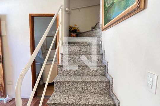 Escada de casa à venda com 3 quartos, 110m² em Vila da Saúde, São Paulo