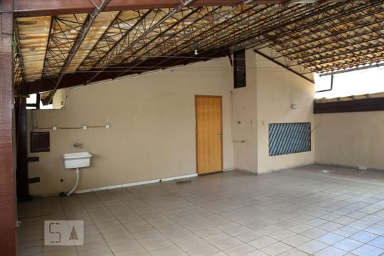 Área de Serviço de casa para alugar com 5 quartos, 400m² em Parque Monte Alegre, Taboão da Serra