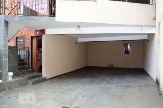 Garagem de casa para alugar com 5 quartos, 400m² em Parque Monte Alegre, Taboão da Serra