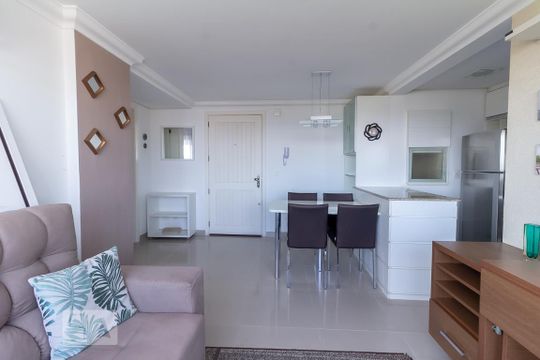 Sala e sala de jantar de apartamento para alugar com 1 quarto, 41m² em Auxiliadora, Porto Alegre