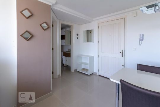 Sala e sala de jantar de apartamento para alugar com 1 quarto, 41m² em Auxiliadora, Porto Alegre