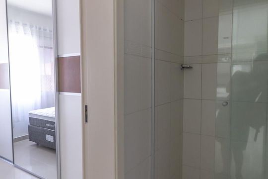 Banheiro da Suíte 1 de apartamento para alugar com 1 quarto, 41m² em Auxiliadora, Porto Alegre