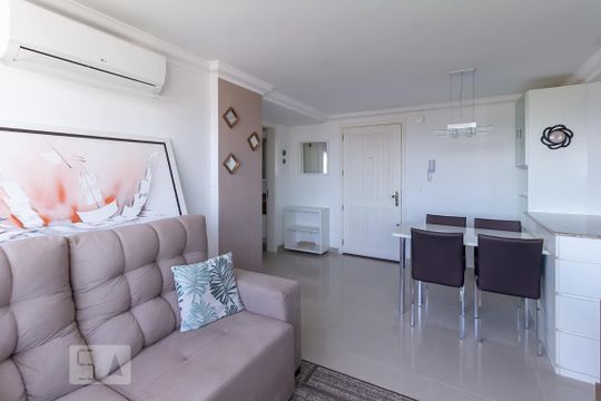 Sala e sala de jantar de apartamento para alugar com 1 quarto, 41m² em Auxiliadora, Porto Alegre