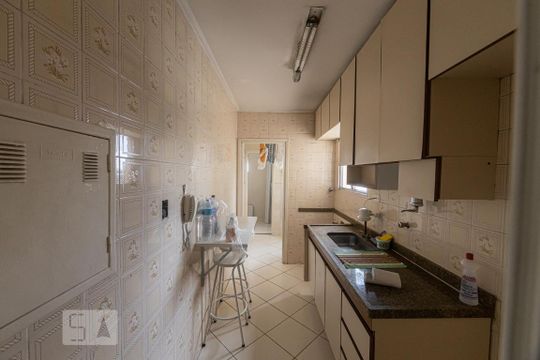 Cozinha de apartamento à venda com 2 quartos, 62m² em Vila Bertioga, São Paulo