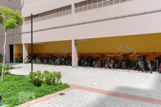 Área comum bicicletário de apartamento para alugar com 2 quartos, 40m² em Jardim São Savério, São Paulo