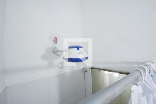 Banheiro social de kitnet/studio para alugar com 1 quarto, 25m² em Vila Mariana, São Paulo