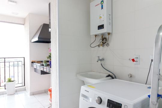 Área de serviço de apartamento para alugar com 2 quartos, 66m² em Jardim Flor da Montanha, Guarulhos