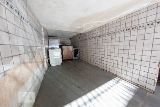 Garagem de casa à venda com 3 quartos, 168m² em Piqueri, São Paulo