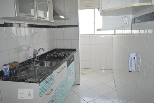 Cozinha de apartamento para alugar com 2 quartos, 58m² em Vila Mazzei, São Paulo