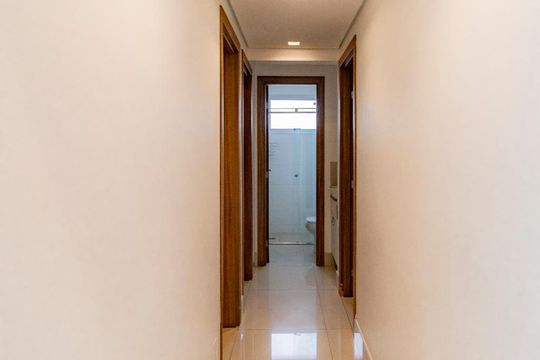 Corredor de apartamento à venda com 3 quartos, 90m² em Santa Cruz, Belo Horizonte