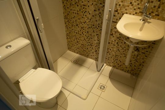 Banheiro de casa para alugar com 1 quarto, 32m² em Saúde, São Paulo