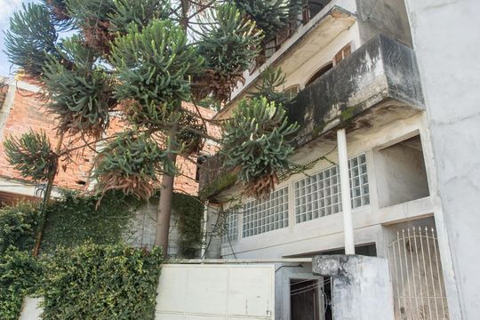 Fachada de casa à venda com 3 quartos, 120m² em Vila Barbosa, São Paulo