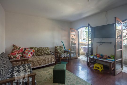 Casa à venda com 3 quartos, 120m² em Vila Barbosa, São Paulo