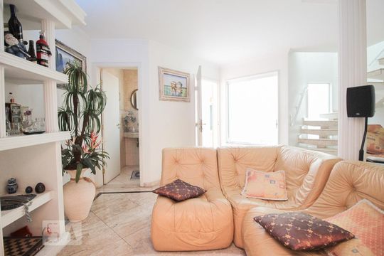 Casa de Condomínio para alugar com 3 quartos, 195m² em Vila Mariza Mazzei, São Paulo