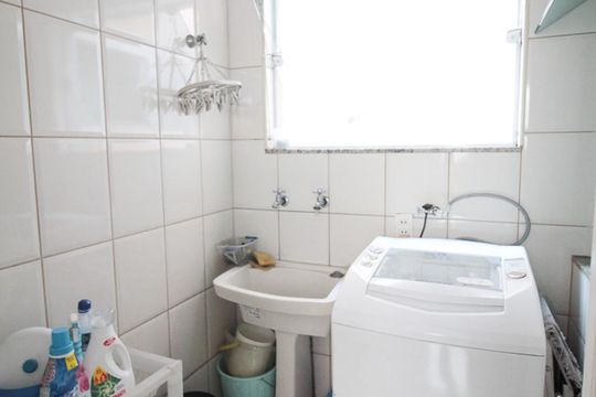 Area de serviço de casa de condomínio para alugar com 3 quartos, 195m² em Vila Mariza Mazzei, São Paulo