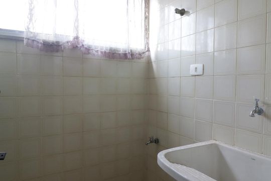 Area de serviço de apartamento para alugar com 2 quartos, 56m² em Vila Antonieta, São Paulo