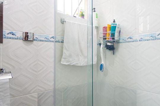 Banheiro da Suite 1 de casa à venda com 2 quartos, 250m² em Jardim das Flores, Osasco