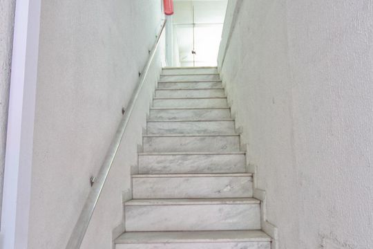 Escada de kitnet/studio para alugar com 1 quarto, 30m² em Limão, São Paulo
